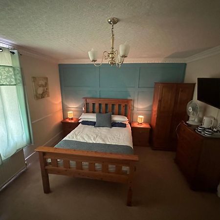 Bed and Breakfast The Penruddocke Arms Dinton  Zewnętrze zdjęcie