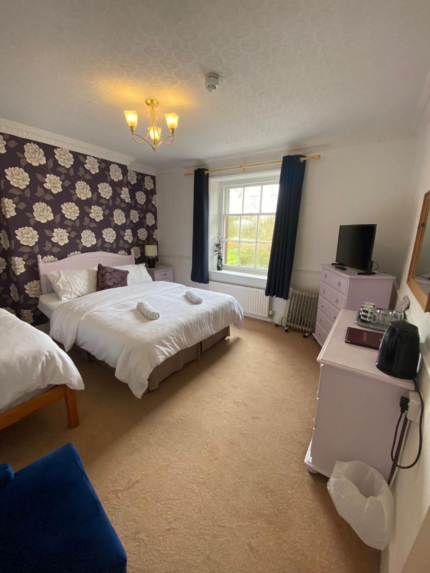 Bed and Breakfast The Penruddocke Arms Dinton  Zewnętrze zdjęcie