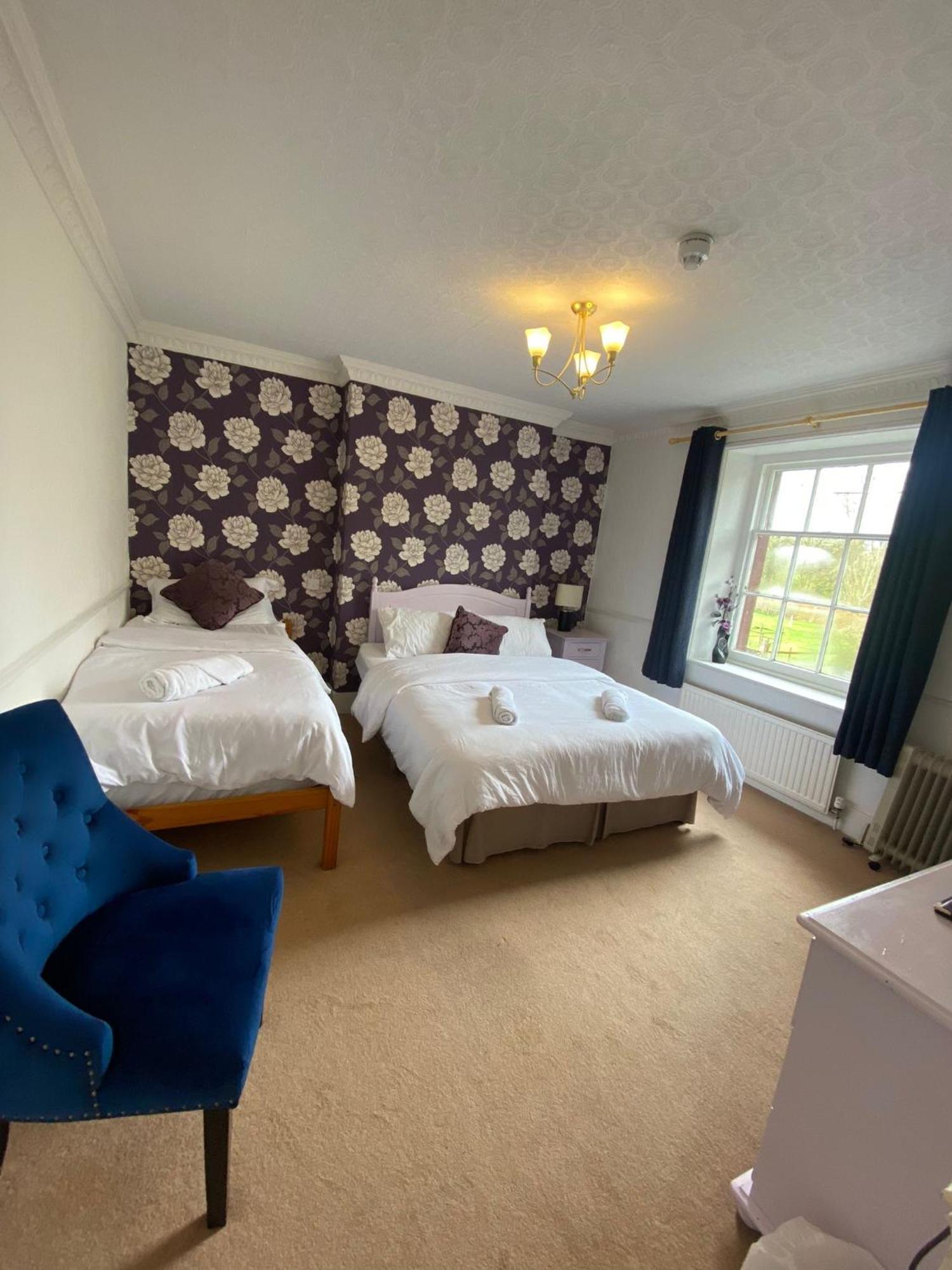 Bed and Breakfast The Penruddocke Arms Dinton  Zewnętrze zdjęcie