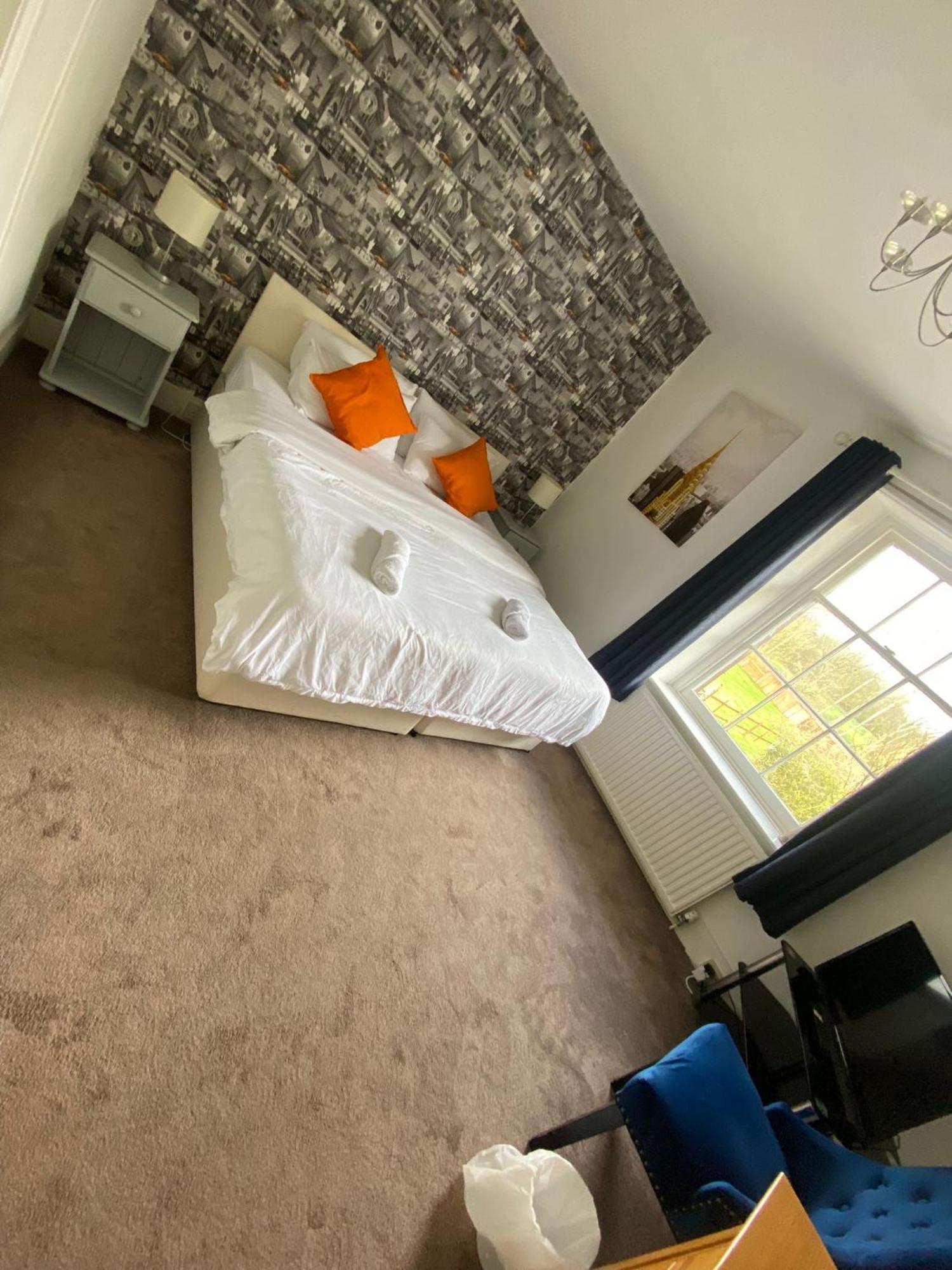Bed and Breakfast The Penruddocke Arms Dinton  Zewnętrze zdjęcie