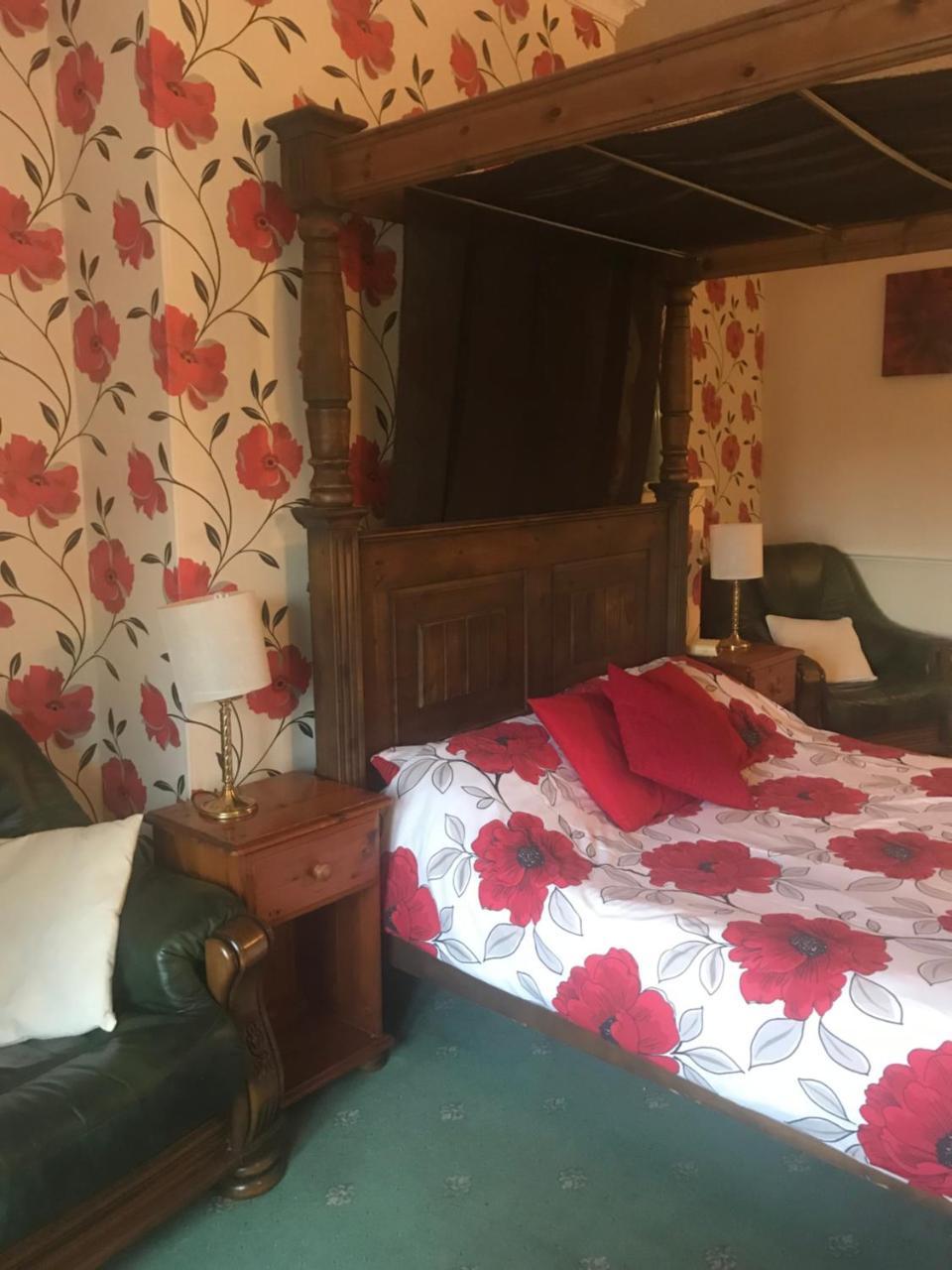 Bed and Breakfast The Penruddocke Arms Dinton  Zewnętrze zdjęcie